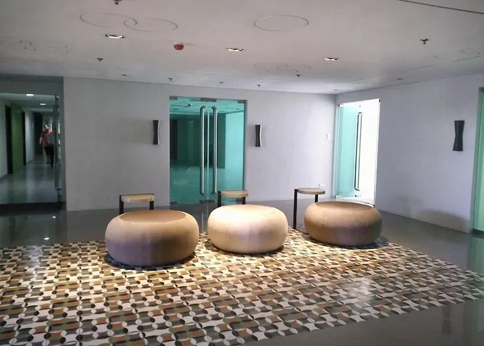 Cozy 1 Bedroom San Lorenzo Place Netflix 4km Naia Manila